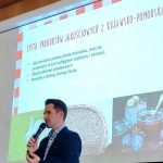 ekran z wyświetloną prezentacją podczas konferencji