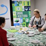 spotkanie osób degustujących sery