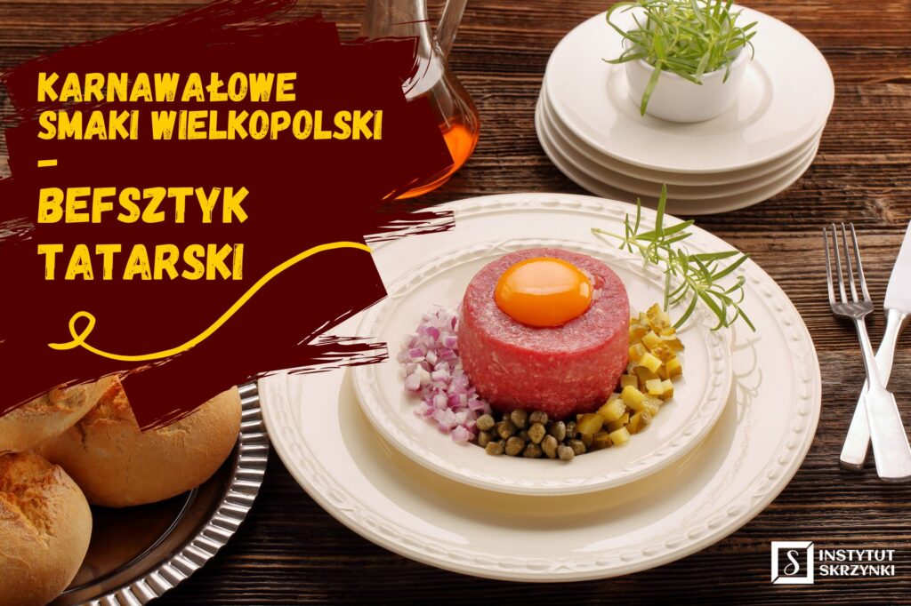 tatar z żółtkiem na białej zastawie stołowej