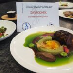 danie kulinarne na białym talerzu